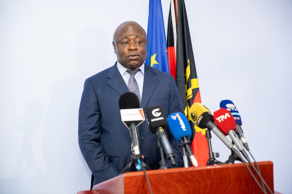 André de Jesus Moda na visita ao Laboratório Central Agro-Alimentar de Luanda